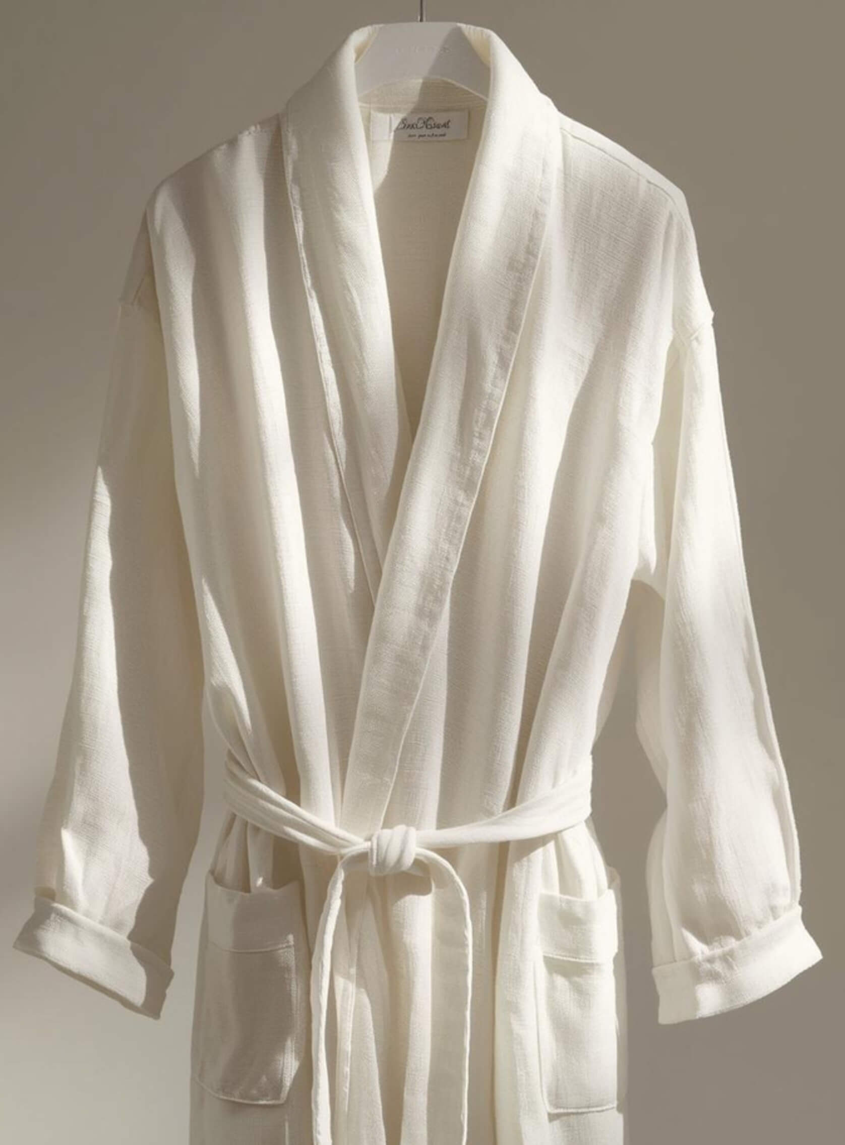 Bali-Agung-Linen-Slider-03